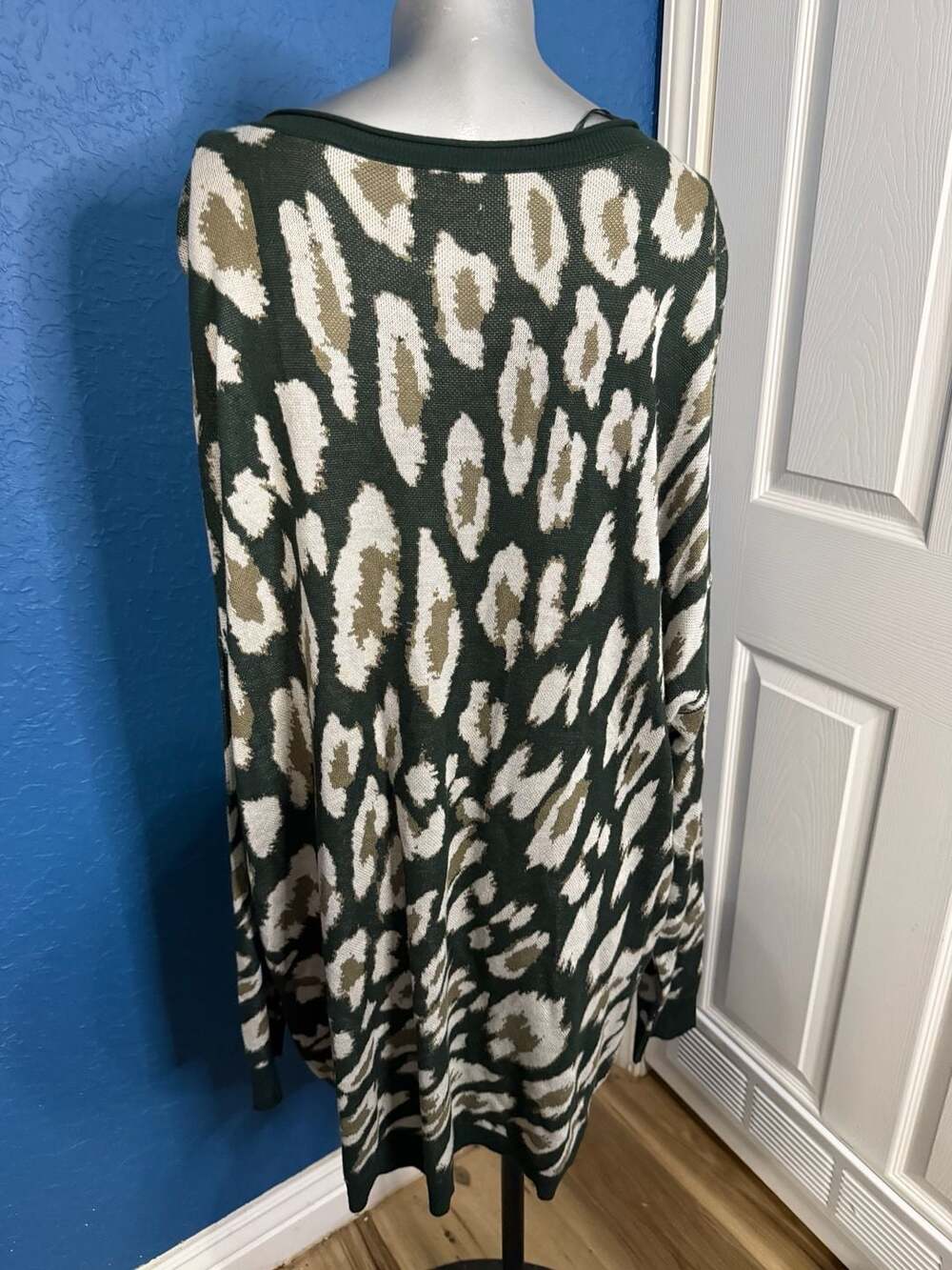 Wonderly Crew Sweater Size 2X Olive Leo Green